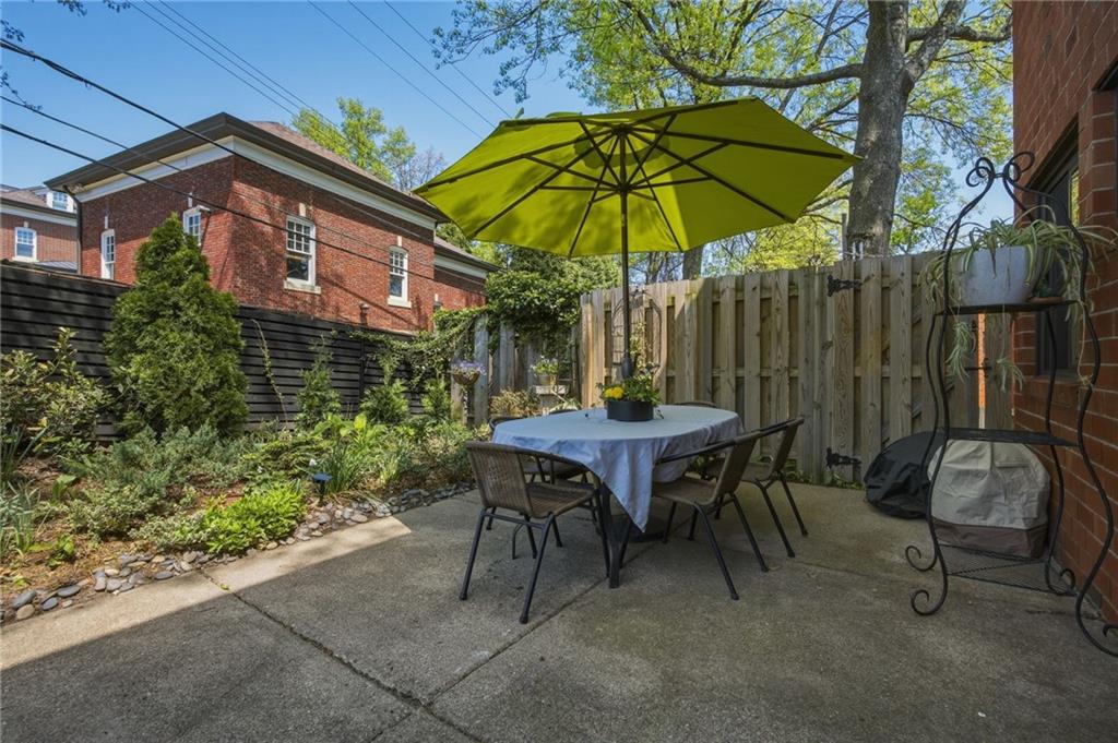 5535 Forbes Avenue, Unit E Pittsburgh, PA 15217 - Photo 43 of 50 a backyard of a house with table and chairs