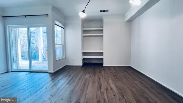 $387,990 | 1600 Spring Gate Dr., Unit 2206, McLean, VA 22102