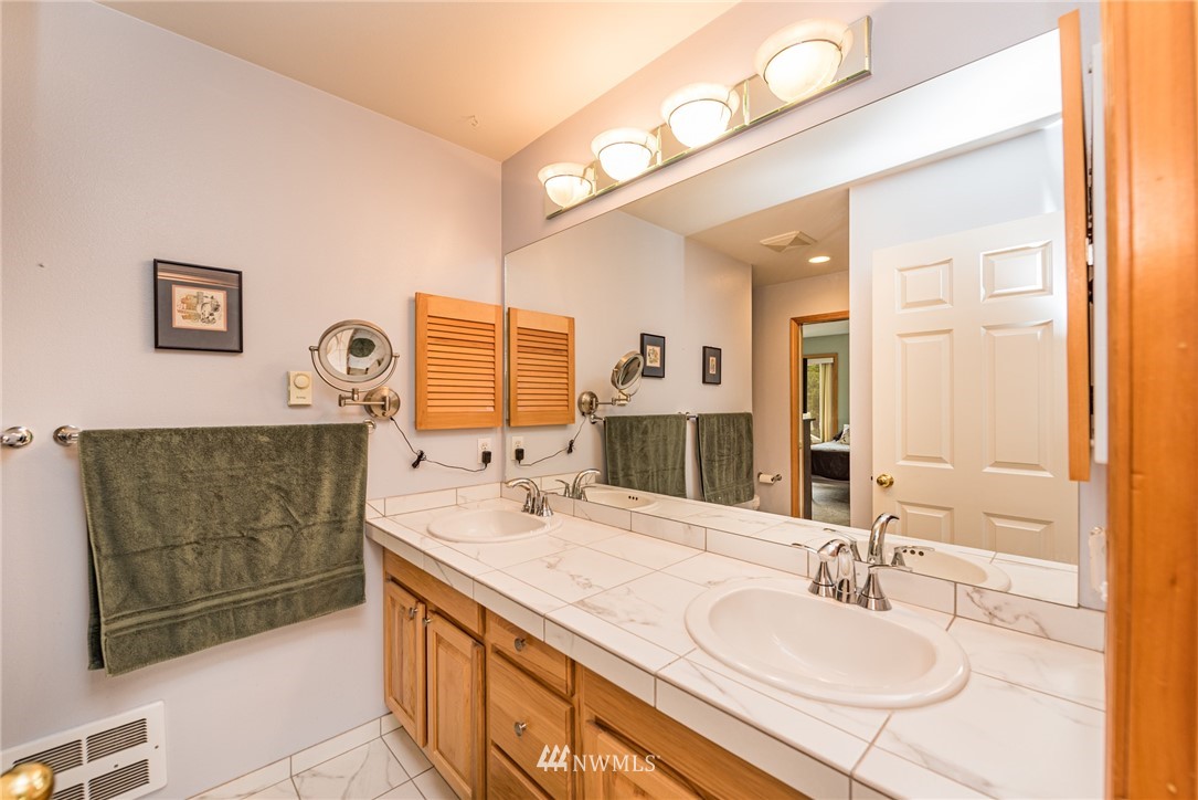 139 Buckhorn Road Sequim, WA 98382 - Photo 24 of 29 a bathroom with a sink double vanity