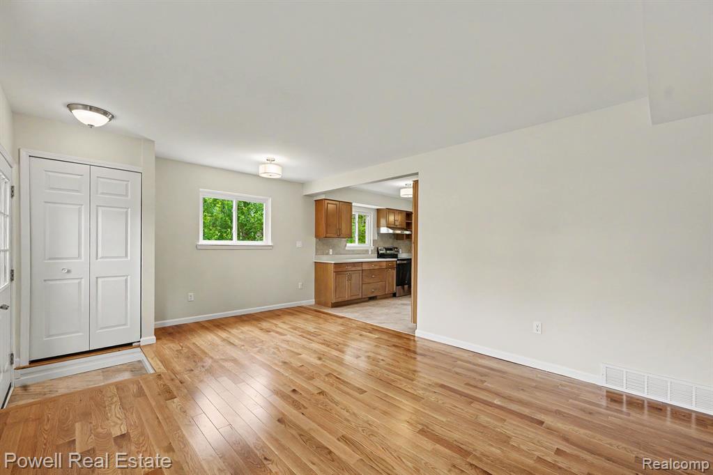 18166 Davidson Road Fraser, MI 48026 - Photo 4 of 26