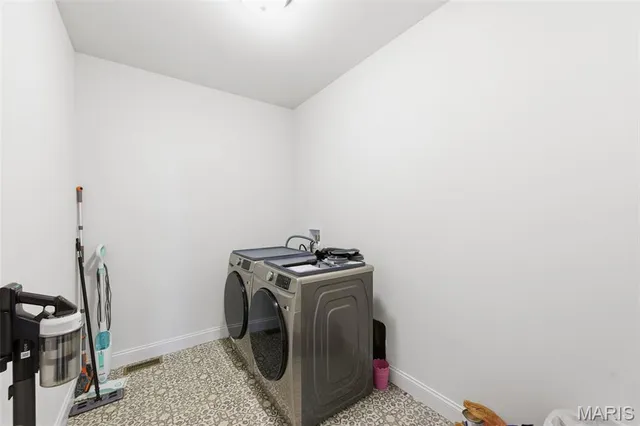 $864,000 | 8032 Cotswald Trail, Cottleville, MO 63304