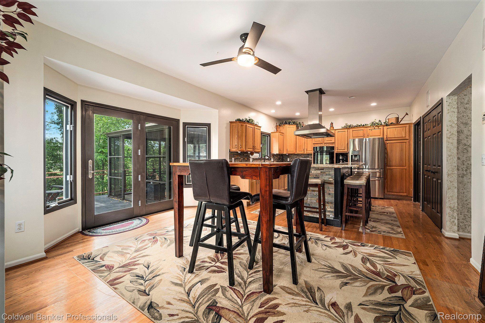 10249 Silver Lake Road Brighton, MI 48116 - Photo 12 of 34 B/fast Room & Kitchen