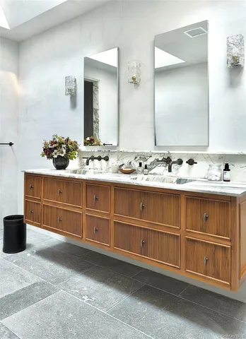 $3,690,000 | 37 Sarles Street, Armonk, NY 10504