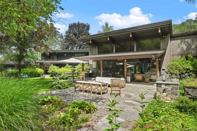 $3,690,000 | 37 Sarles Street, Armonk, NY 10504