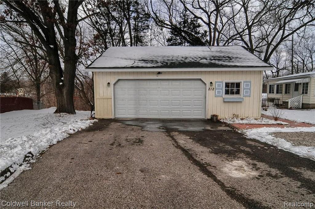 212 Brighton Lake Road Brighton, MI 48116 - Photo 4 of 34