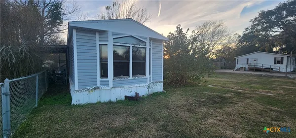 a view of front of a house with a yard