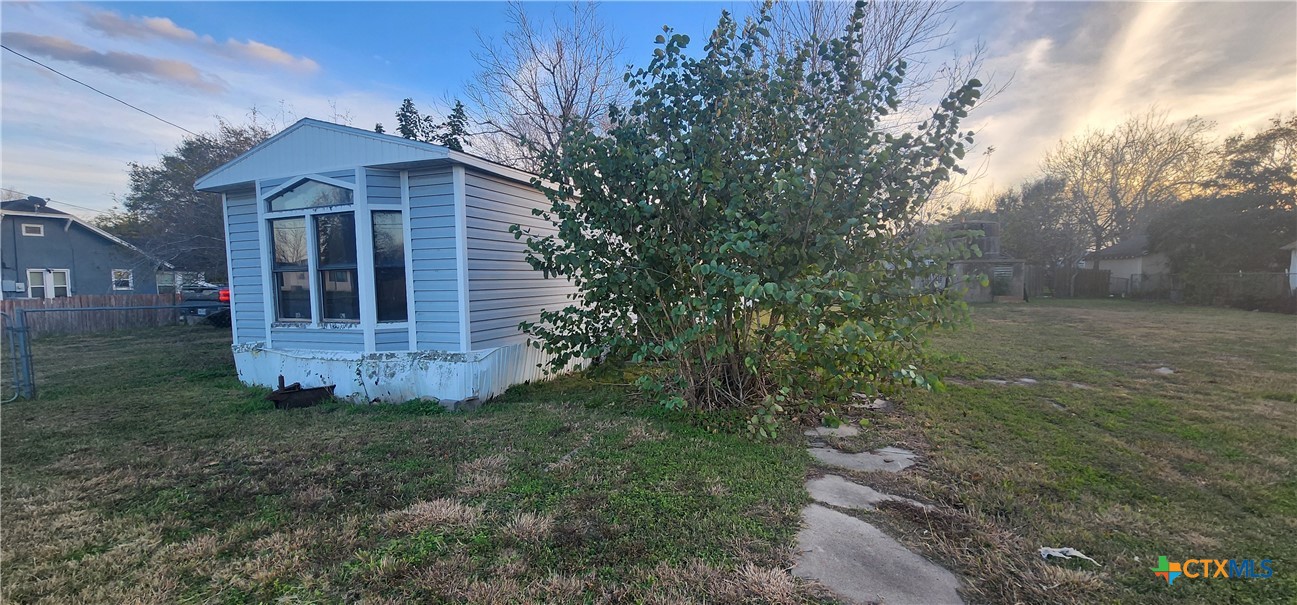 2105 East North Street Victoria, TX 77901 - Photo 2 of 25