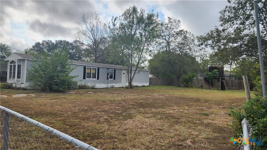 2105 East North Street Victoria, TX 77901 - Photo 5 of 25