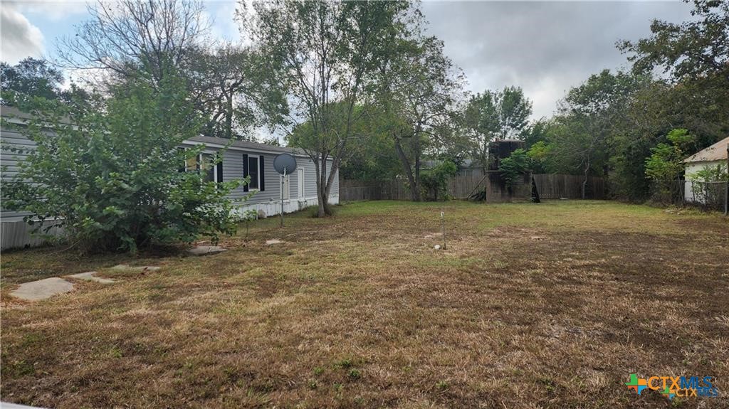 2105 East North Street Victoria, TX 77901 - Photo 6 of 25