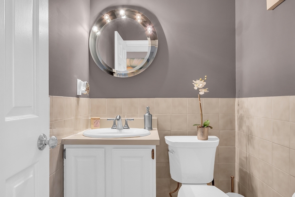 2 Countryside Lane, Unit 1301 Salem, MA 01970 - Photo 25 of 37 a bathroom with a sink and a mirror