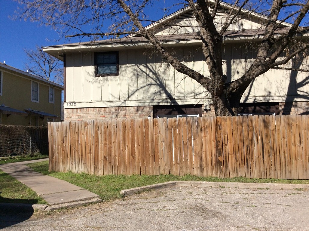 1312 Southport Drive, Unit B Austin, TX 78704 - Photo 2 of 15 a view of wooden fence