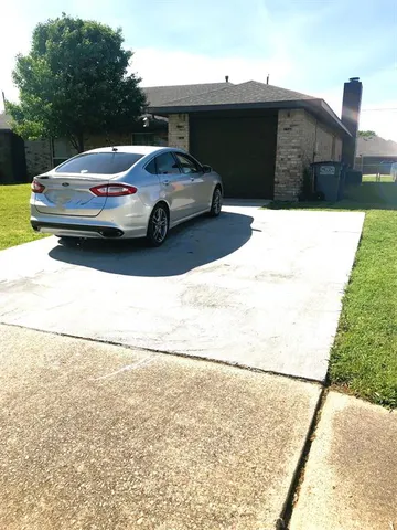 a view of back yard of the house