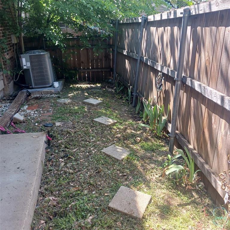 5750 Phoenix Drive, Unit 33 Dallas, TX 75231 - Photo 5 of 14 a backyard of a house with lots of green space