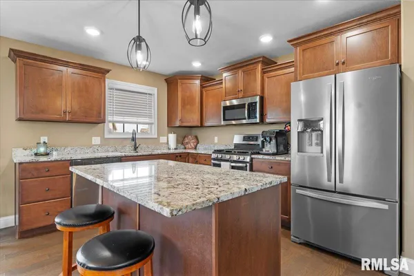 $399,900 | 801 Kellan Drive, Chatham, IL 62629