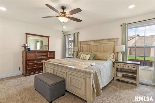 $399,900 | 801 Kellan Drive, Chatham, IL 62629