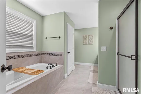 $399,900 | 801 Kellan Drive, Chatham, IL 62629