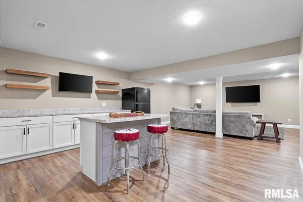 $399,900 | 801 Kellan Drive, Chatham, IL 62629