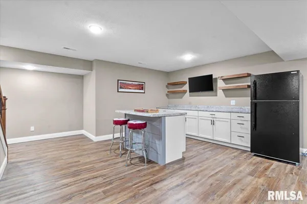 $399,900 | 801 Kellan Drive, Chatham, IL 62629