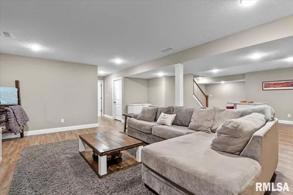 $399,900 | 801 Kellan Drive, Chatham, IL 62629