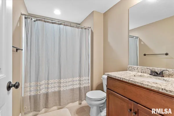 $399,900 | 801 Kellan Drive, Chatham, IL 62629