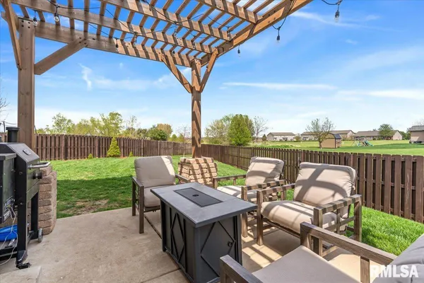 $399,900 | 801 Kellan Drive, Chatham, IL 62629
