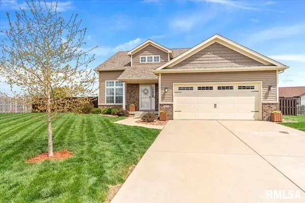 $399,900 | 801 Kellan Drive, Chatham, IL 62629