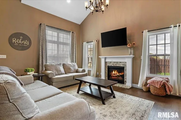 $399,900 | 801 Kellan Drive, Chatham, IL 62629