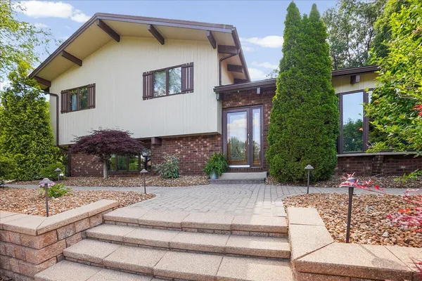$499,999 | 547 Heather Lane, Dyer, IN 46311
