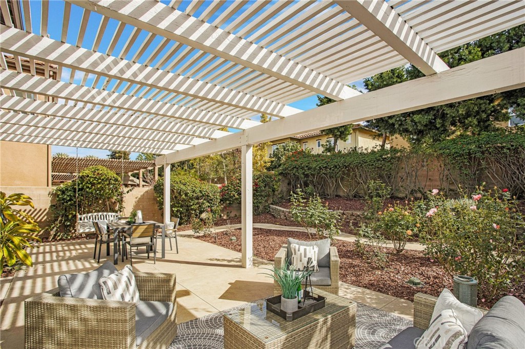 10 Bel Spring Irvine, CA 92602 - Photo 17 of 35 a living room filled with furniture