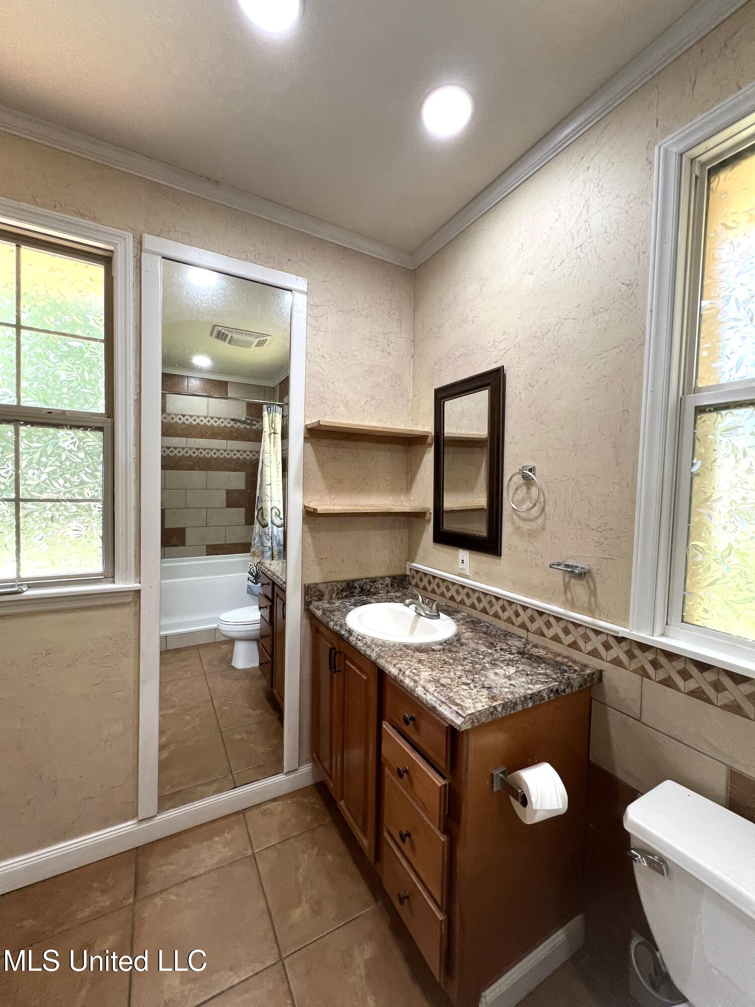 15720 Cook Road Biloxi, MS 39532 - Photo 8 of 15 15720 Cook Rd 12