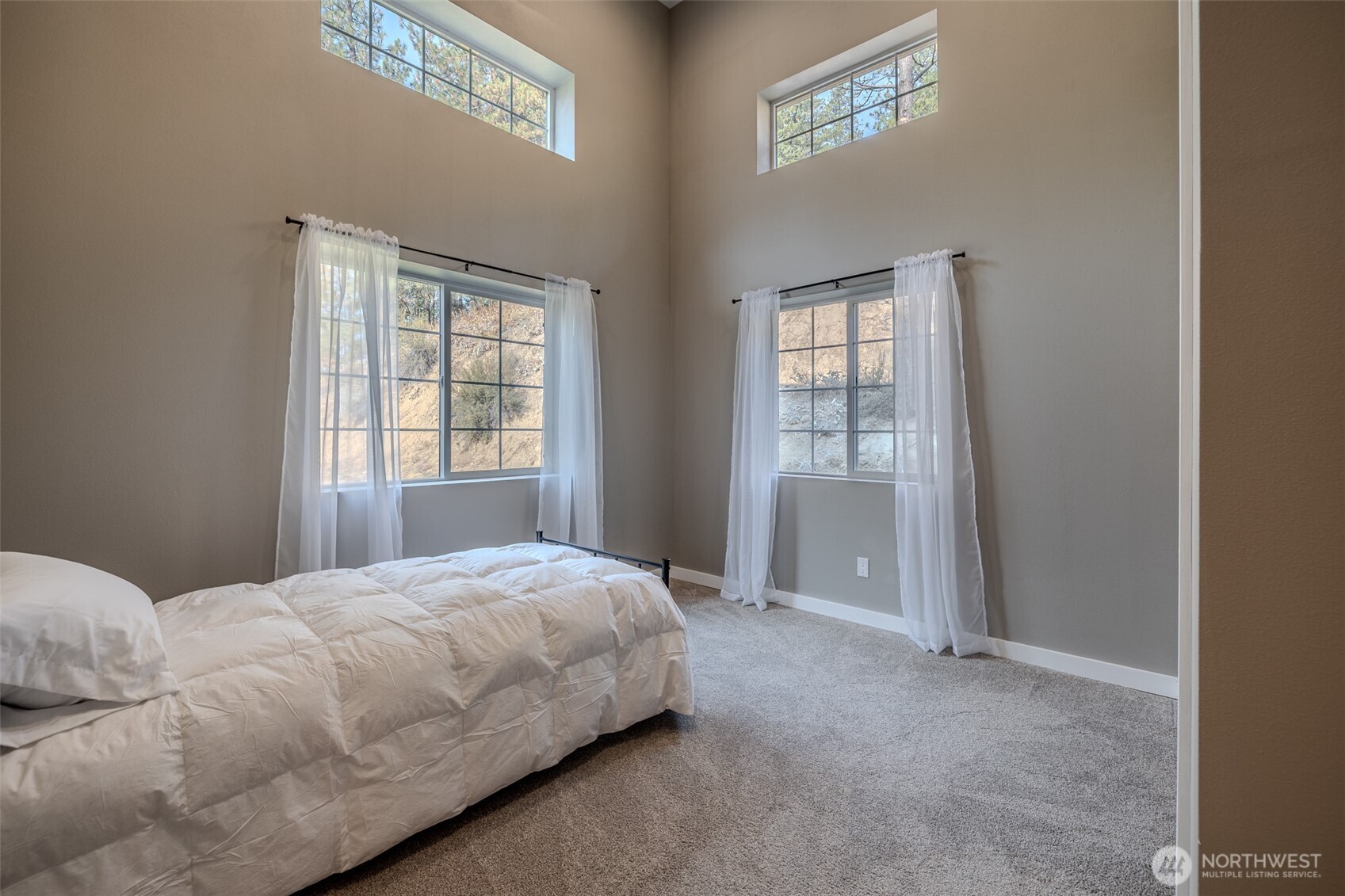 10642 Merry Canyon Road Leavenworth, WA 98826 - Photo 25 of 36 a bedroom with a bed and window
