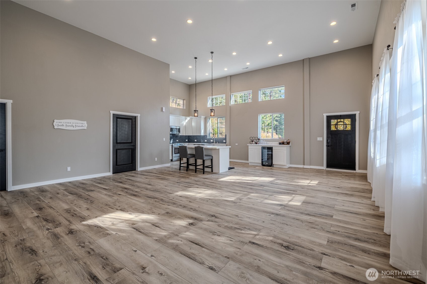 10642 Merry Canyon Road Leavenworth, WA 98826 - Photo 28 of 36 a view of an empty room with kitchen and furniture