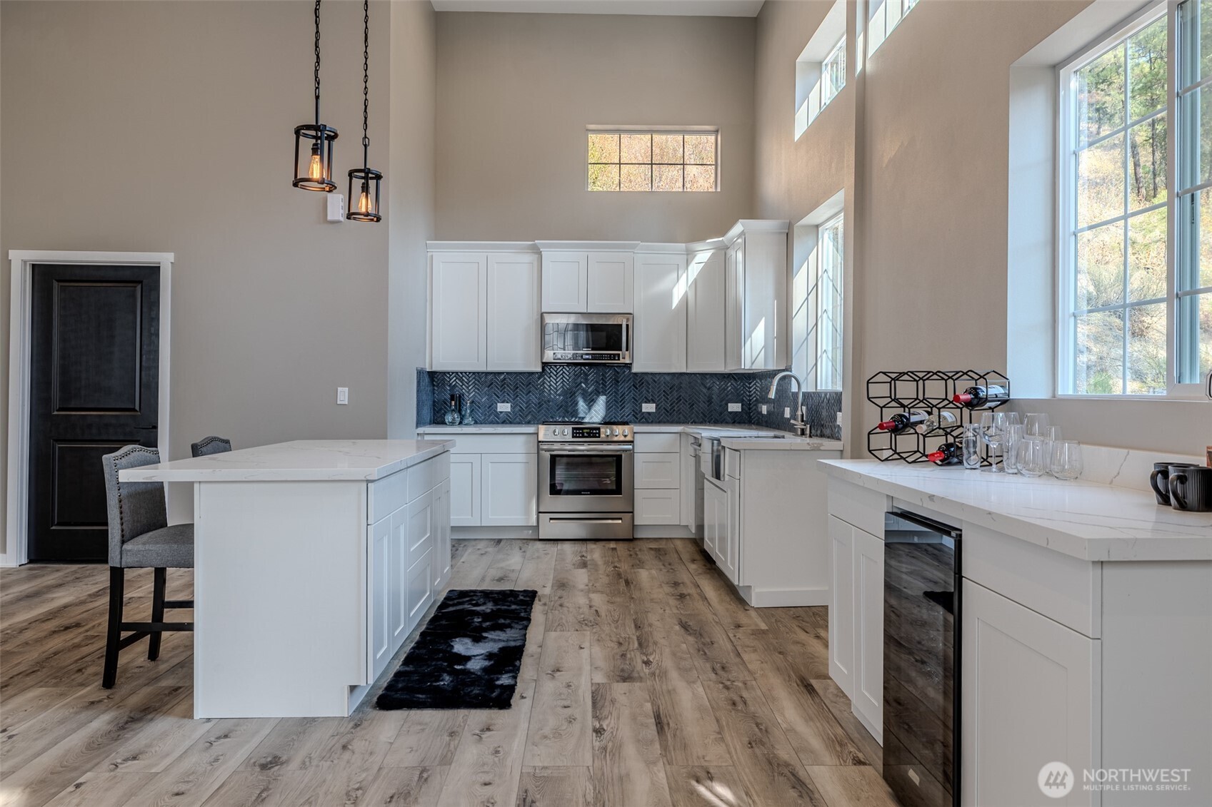 10642 Merry Canyon Road Leavenworth, WA 98826 - Photo 34 of 36 a kitchen with a sink stove and cabinets