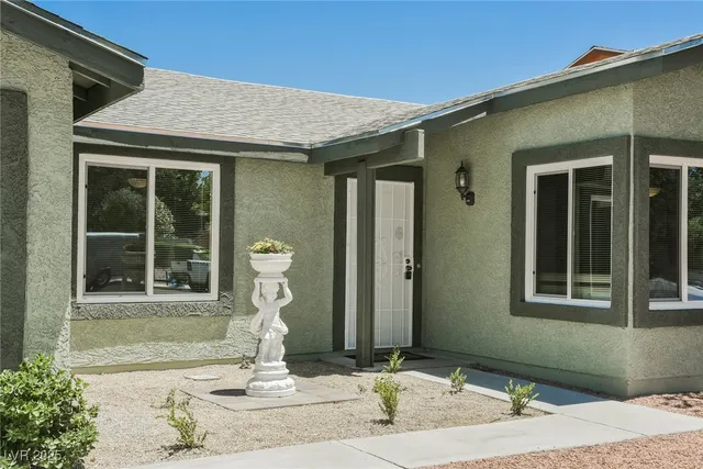 $2,040 | 3542 Bronco Road, Las Vegas, NV 89103