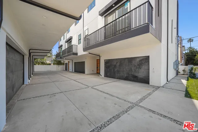 $5,312 | 13692 Erwin Street, Van Nuys, CA 91401