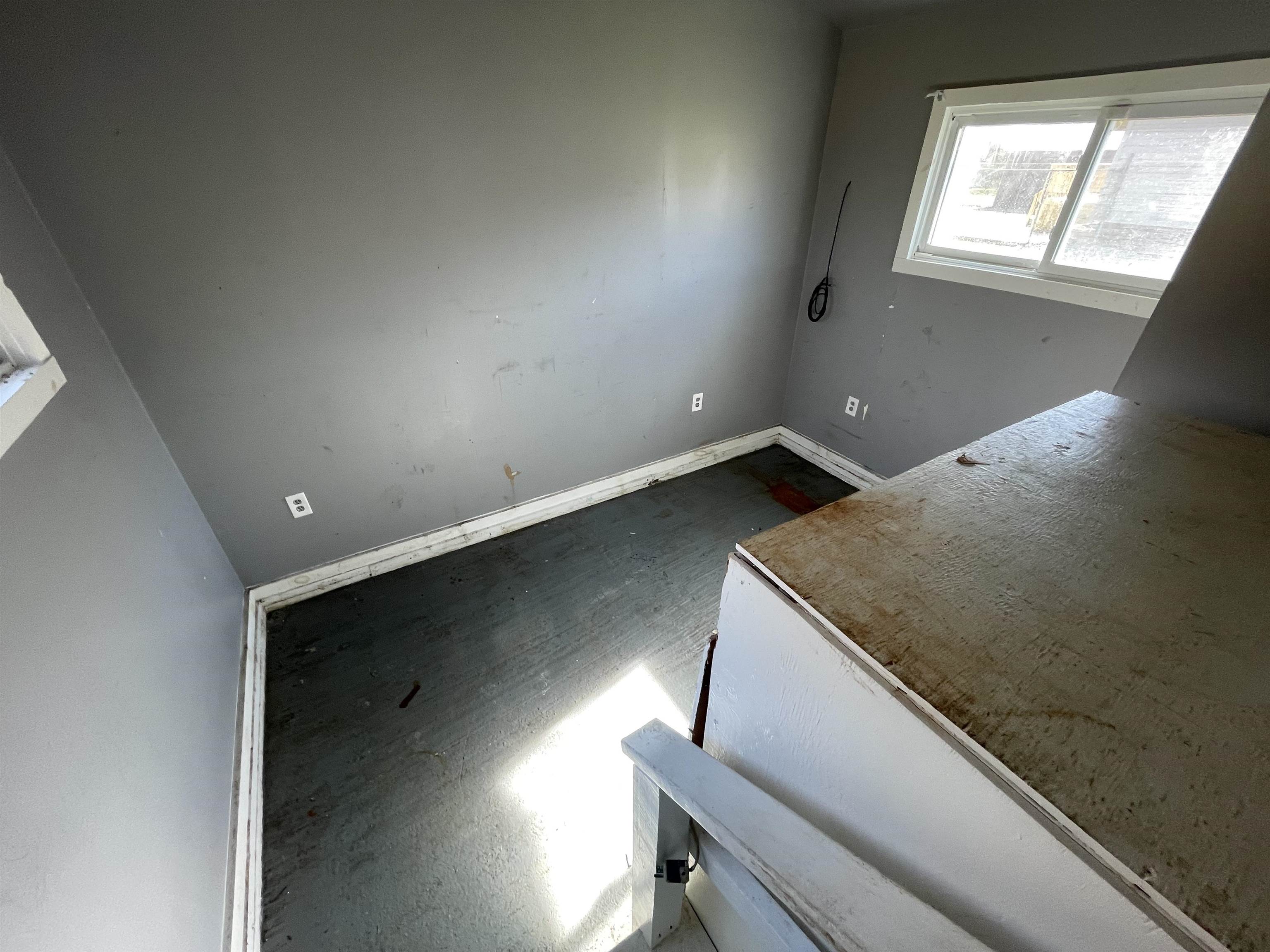 1658 North Port Norris, NJ 08349 - Photo 26 of 34 a view of an empty room and window