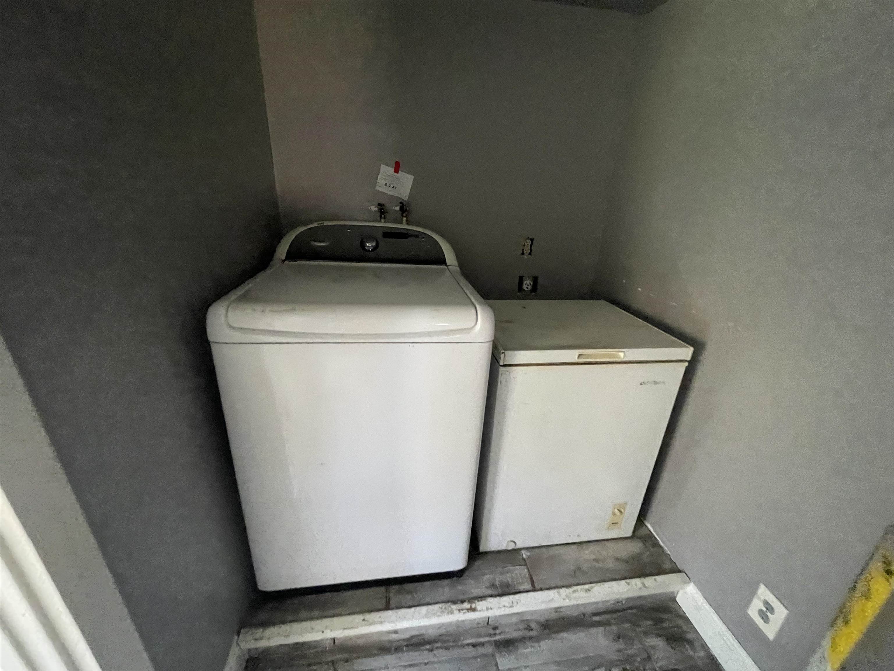 1658 North Port Norris, NJ 08349 - Photo 28 of 34 a utility room with dryer and washer