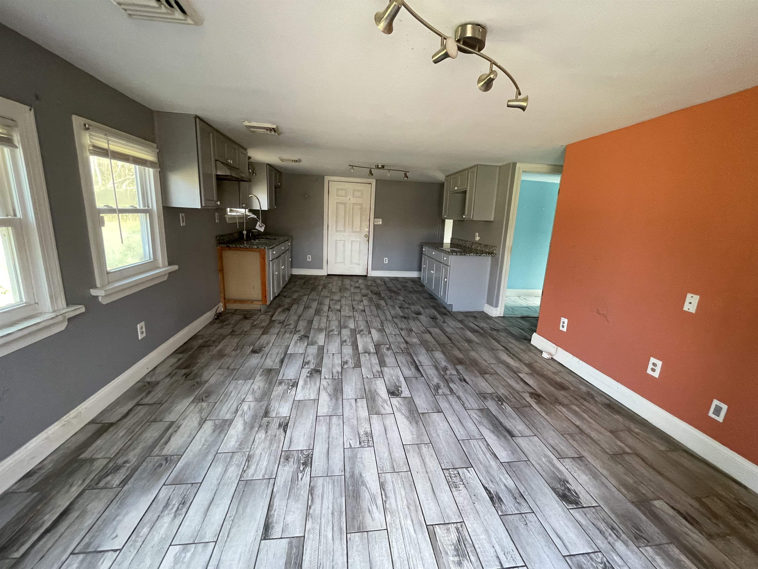 1658 North Port Norris, NJ 08349 - Photo 7 of 34 a view of a livingroom with wooden floor