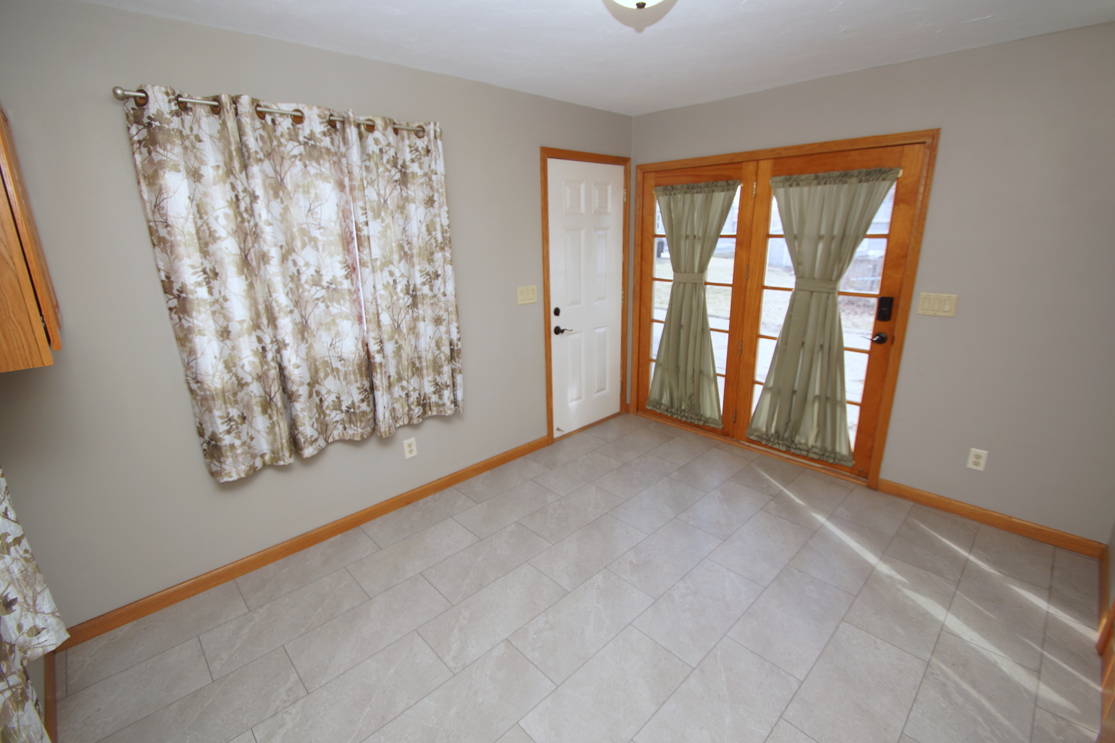 6711 Ridge Drive Davenport, IA 52806 - Photo 11 of 25