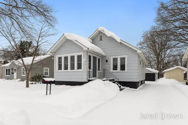 $215,000 | 2012 Moulton Avenue, Muskegon, MI 49445