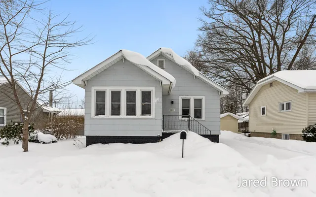 $215,000 | 2012 Moulton Avenue, Muskegon, MI 49445