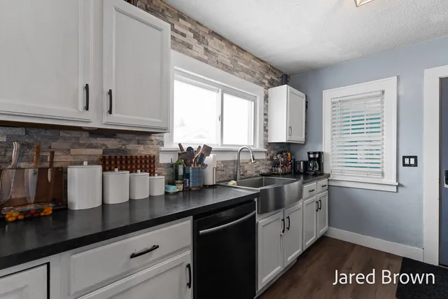 $215,000 | 2012 Moulton Avenue, Muskegon, MI 49445