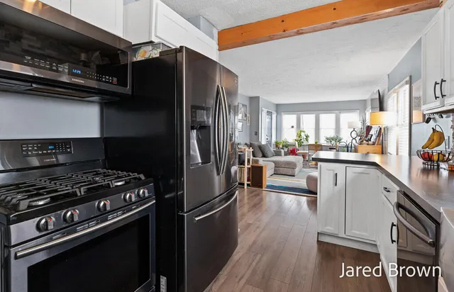 $215,000 | 2012 Moulton Avenue, Muskegon, MI 49445