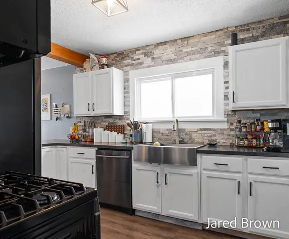 $215,000 | 2012 Moulton Avenue, Muskegon, MI 49445