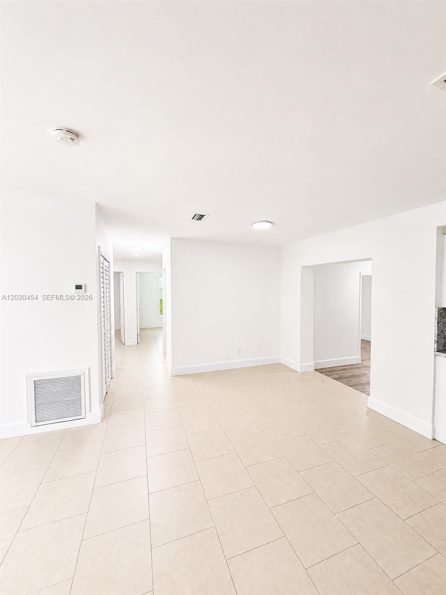 20600 Southwest 118th Place Miami, FL 33177 - Photo 3 of 10 Main Living room