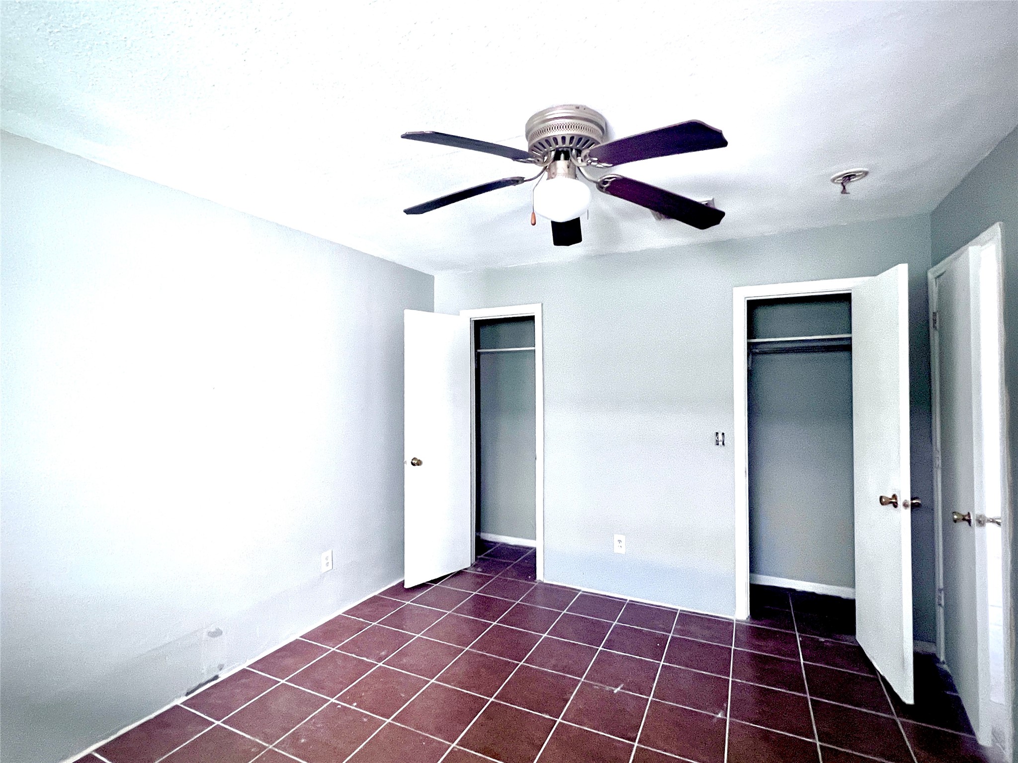 6802 Sayers Street, Unit A FEW Houston, TX 77016 - Photo 18 of 32 a view of empty room with a window and a ceiling fan