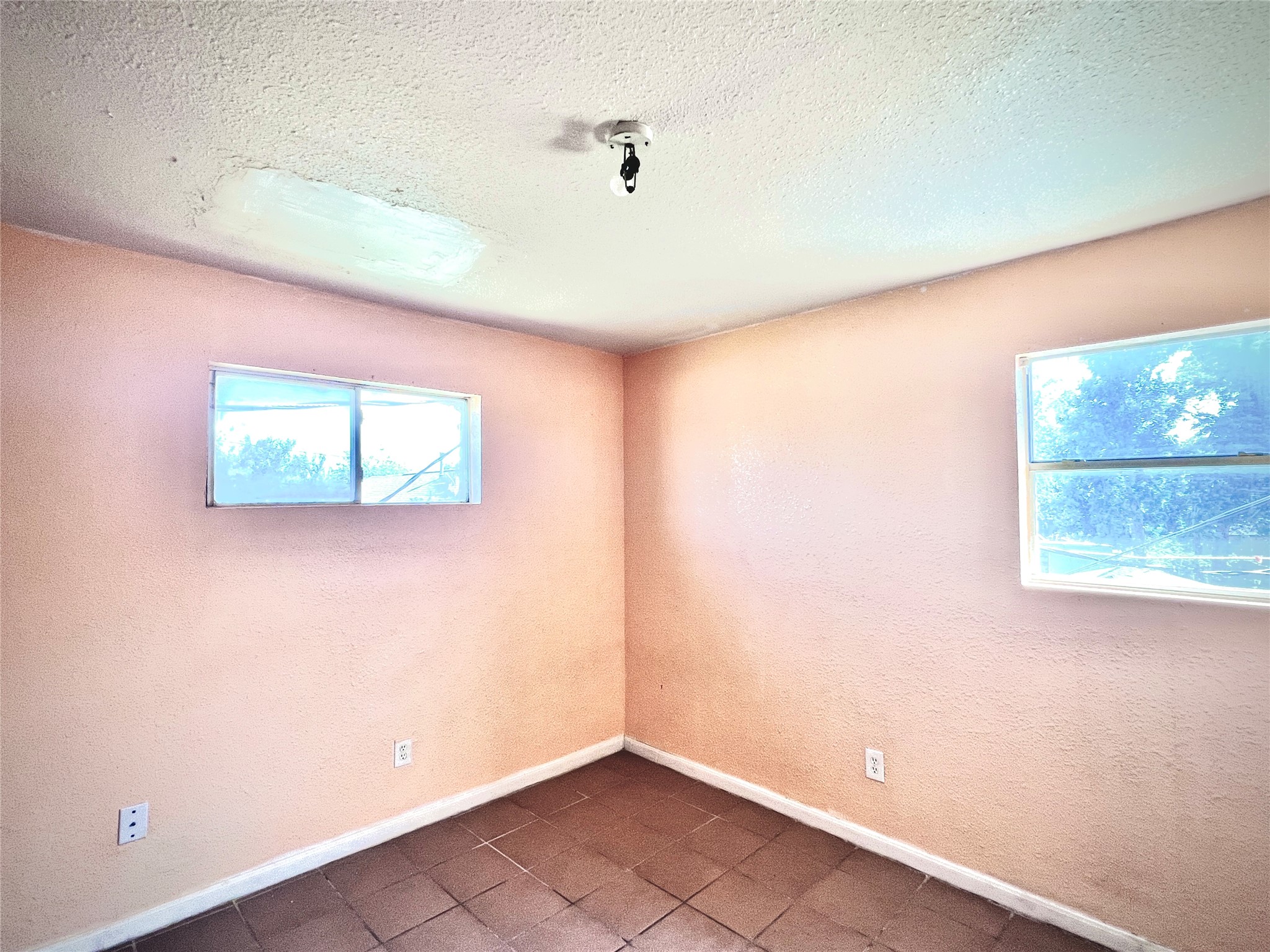 6802 Sayers Street, Unit A FEW Houston, TX 77016 - Photo 23 of 32 an empty room with a window