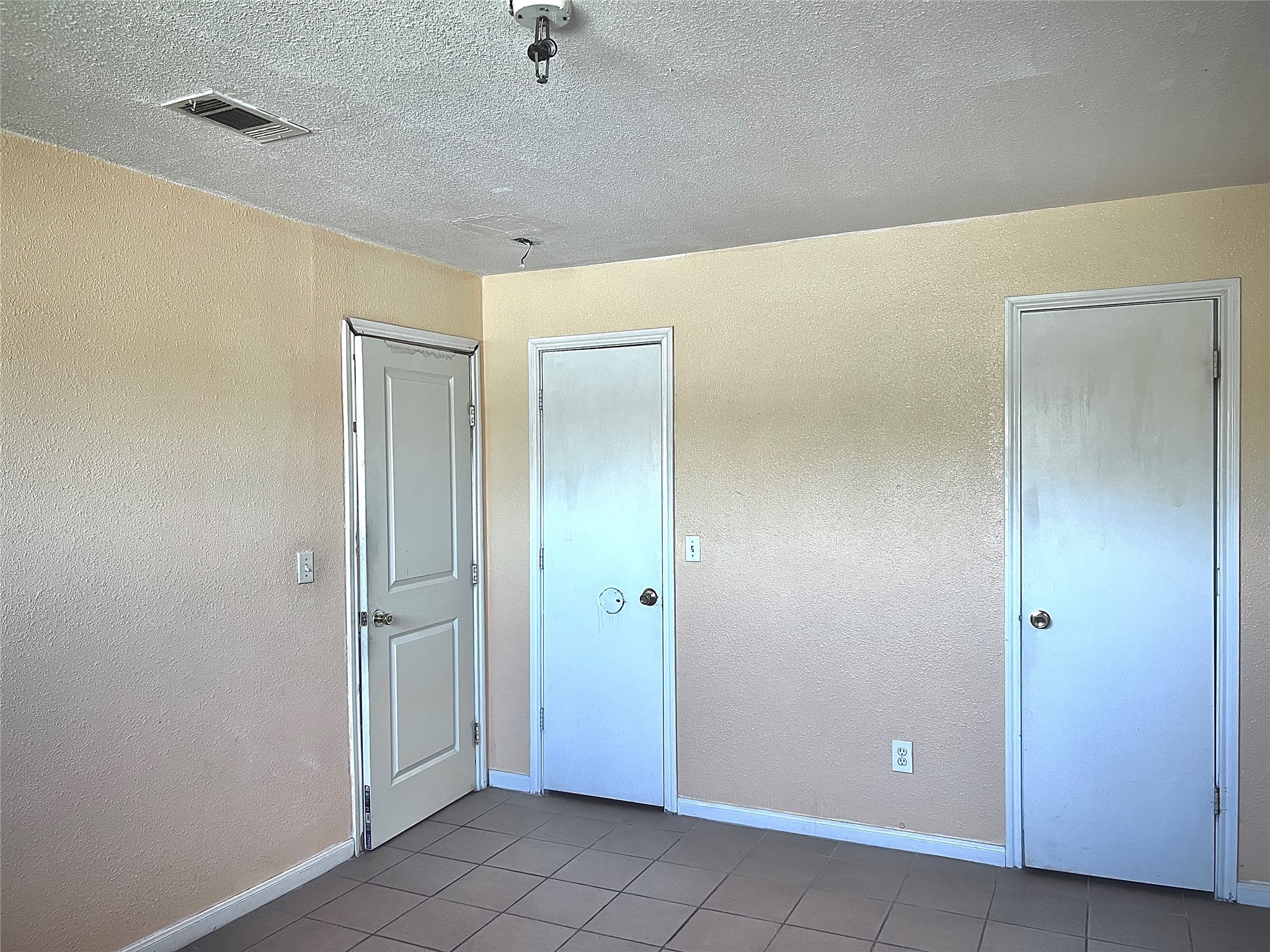 6802 Sayers Street, Unit A FEW Houston, TX 77016 - Photo 26 of 32 a view of an empty room
