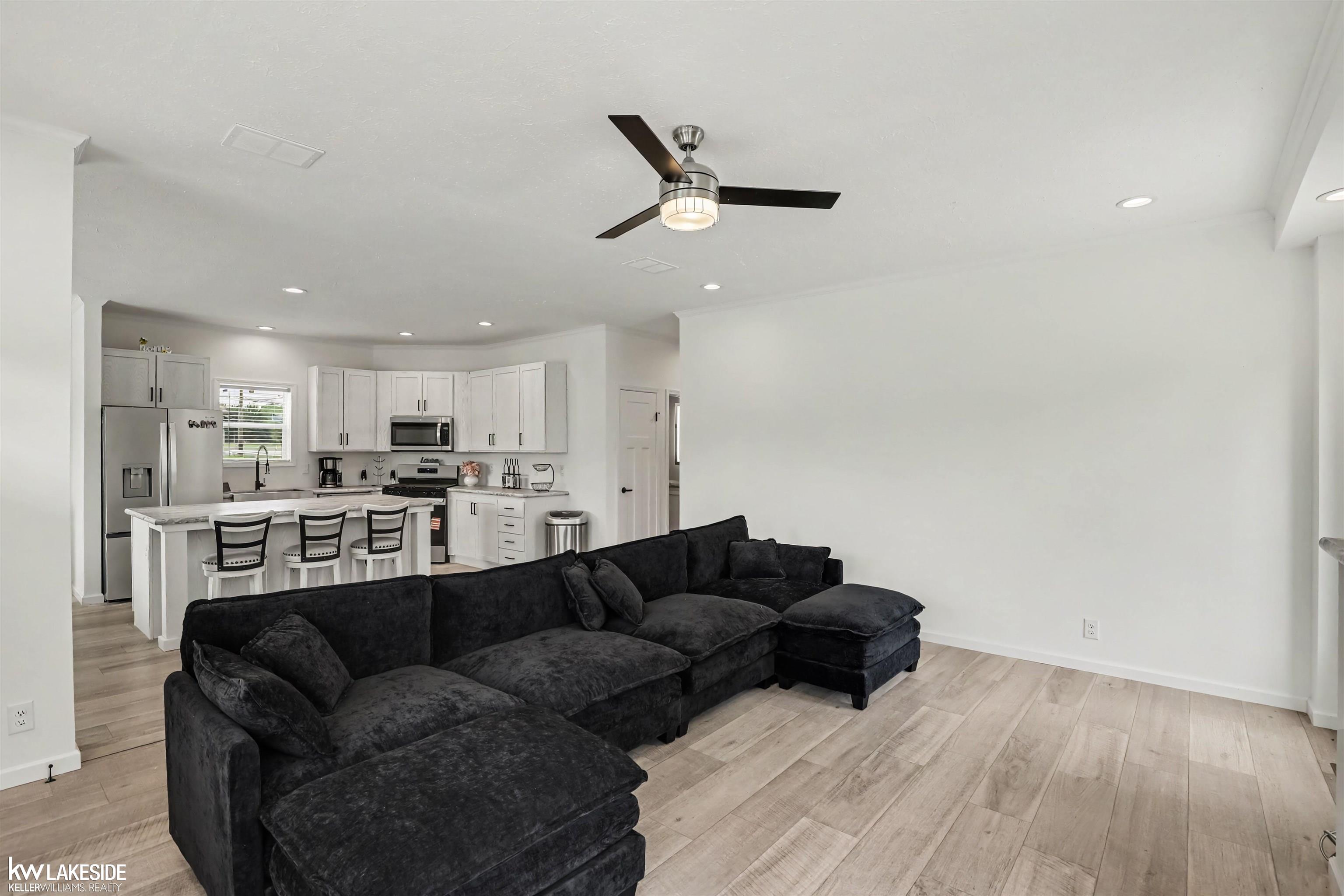 7304 Birchtree Road Lexington, MI 48450 - Photo 8 of 30 50219280-938dee2e-7435-4aaf-b5e2-a2e895abb21e.JPG