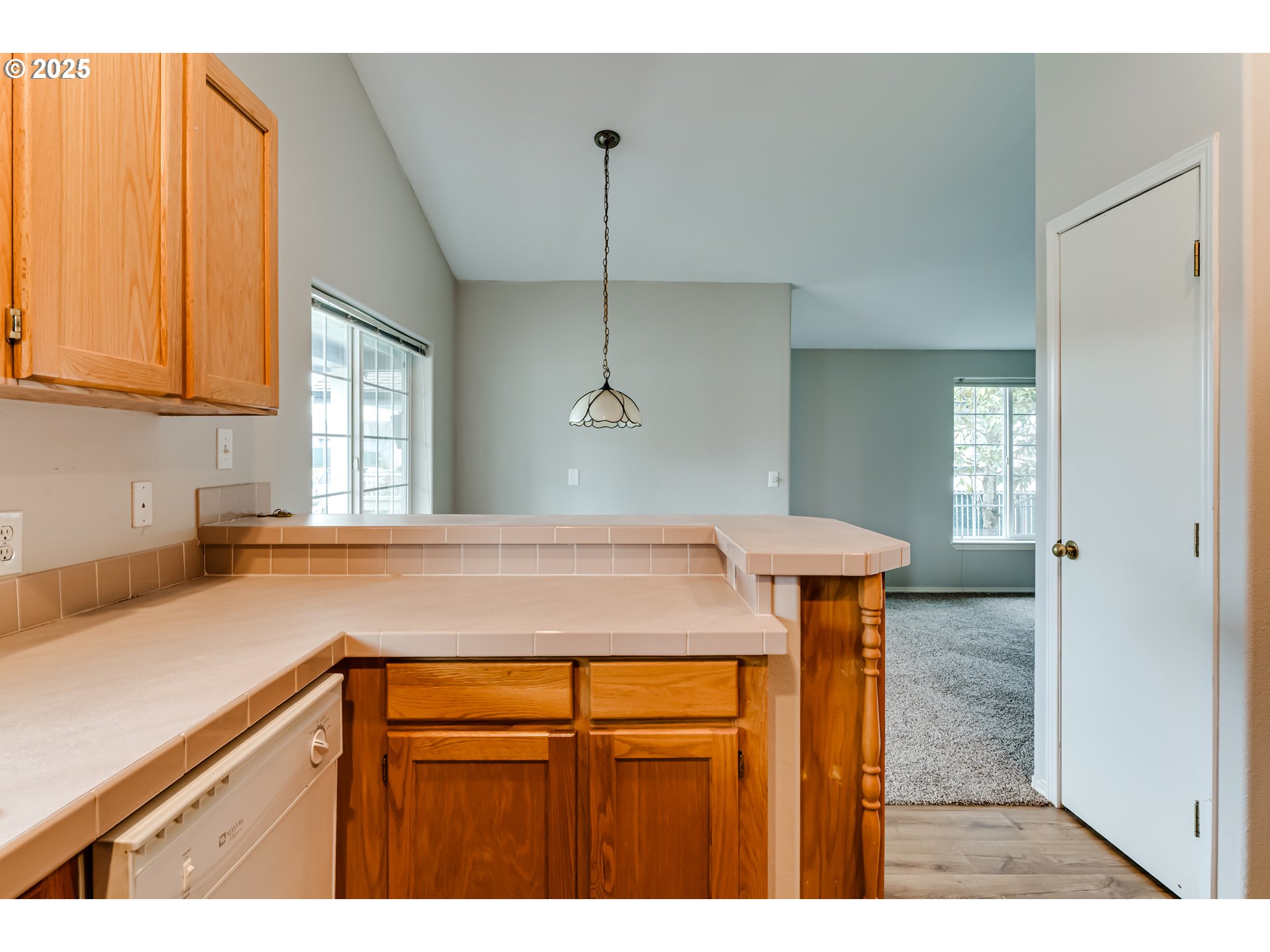 5211 Golden Eagle Drive Eugene, OR 97402 - Photo 12 of 32